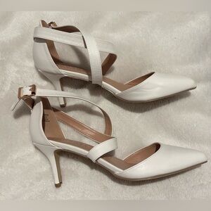 Journee Collection Women’s Riva Stiletto Heel Pumps White Strappy Bride Size 8.5